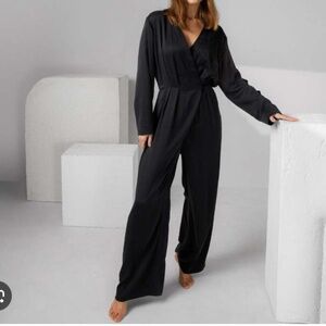 **READ** LUNYA NWOT Washable Silk Long Sleeve Jumpsuit in Immersed Black Size S